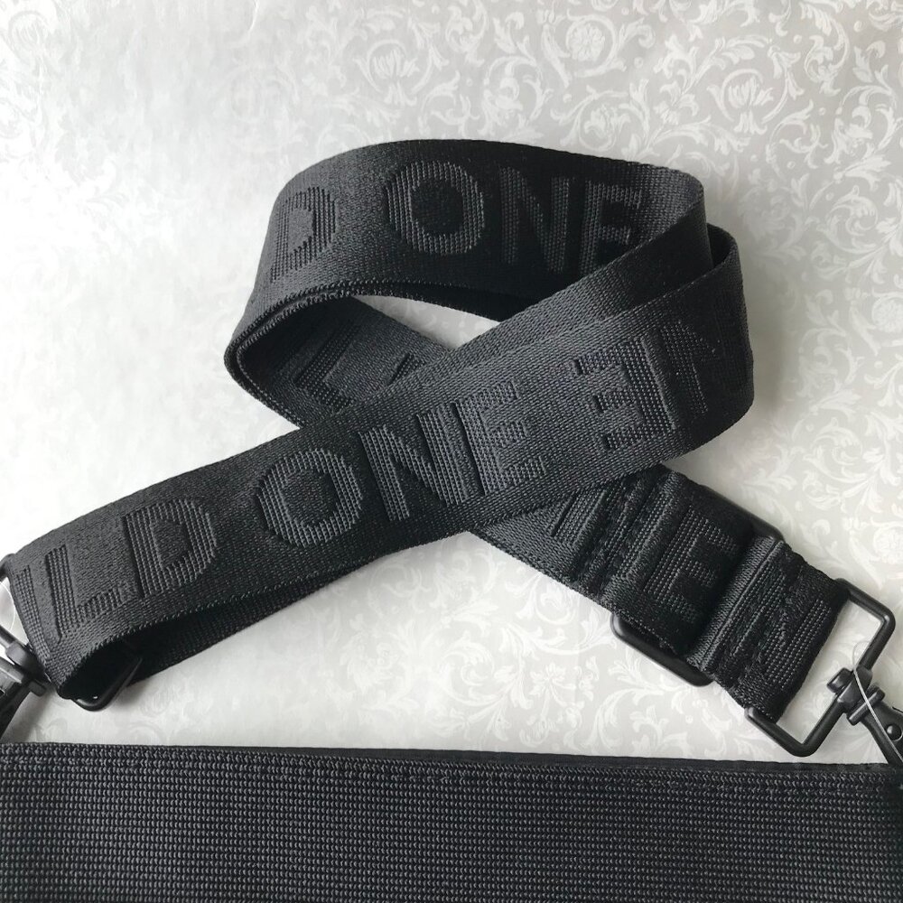 WILD ONE DOG TREAT POUCH & Poop Bag Dispenser Wear 2 Ways CROSSBODY BLACK - Picture 3 of 7